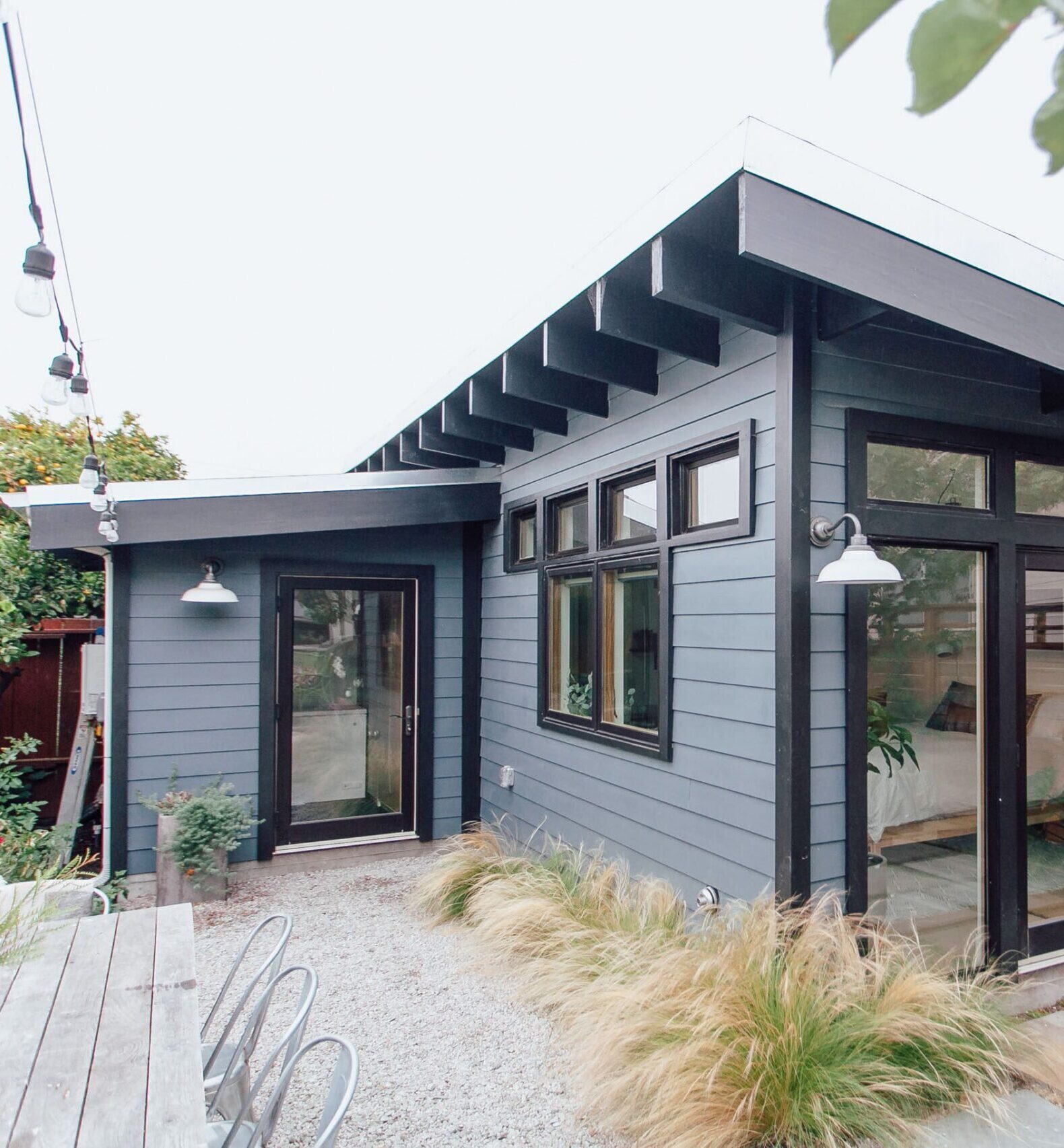 bhg-audairbnb-bluehouse-7562655-56a137568ed54c49a81fc697369f2182 (1)